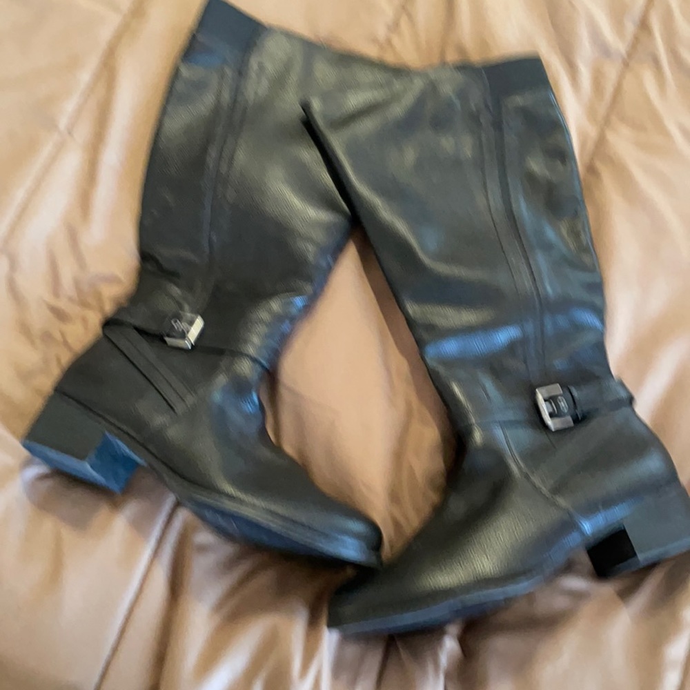 NWOT black boots size 11 women